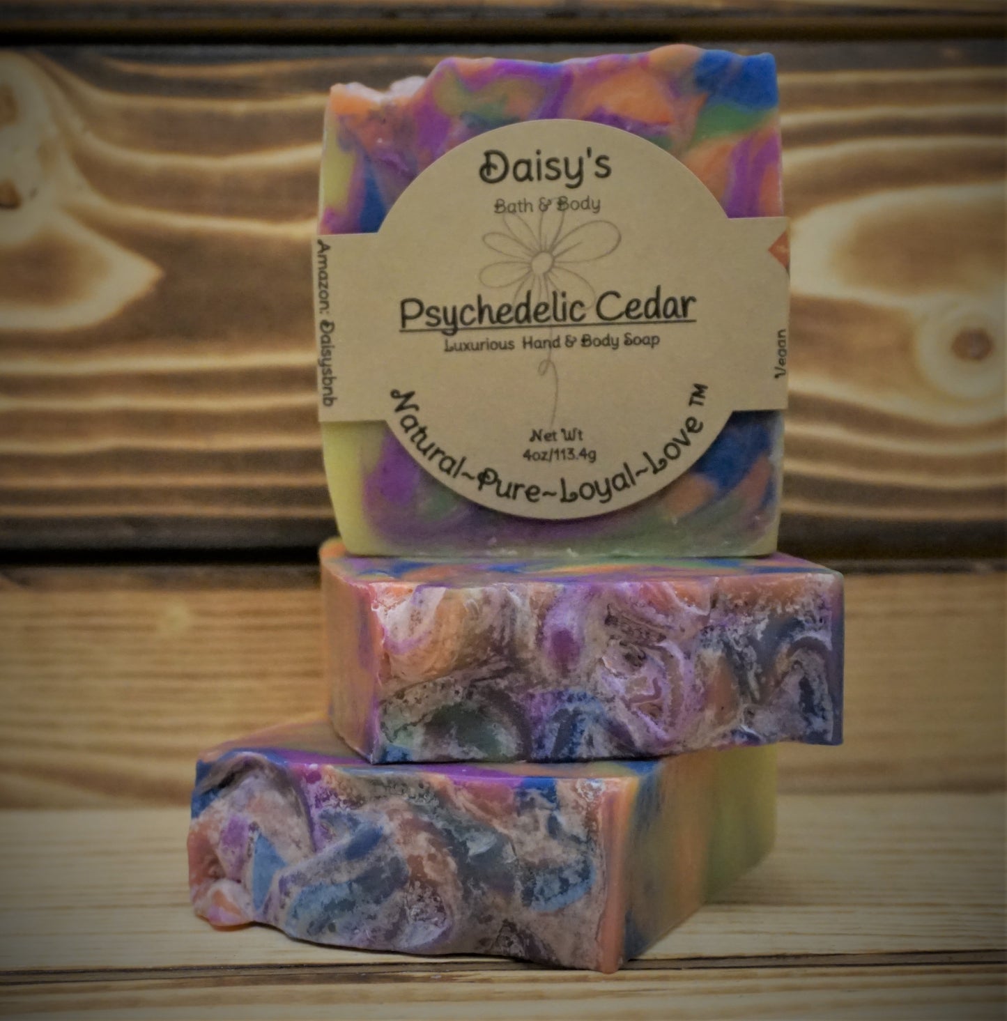 Seductive Aroma of Amber and teakwood mixed with coffee beans, musk, cedar and leather lighty blended with hints of lemon, bergamot, neroli, iris, and vetiver.